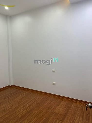 Tôi cần bán nhà Mạc Thị Bưởi, giá 10.5 tỷ, gần 31m2x6T, ở luôn, thang