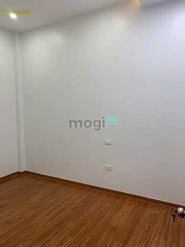Tôi cần bán nhà Mạc Thị Bưởi, giá 10.5 tỷ, gần 31m2x6T, ở luôn, thang