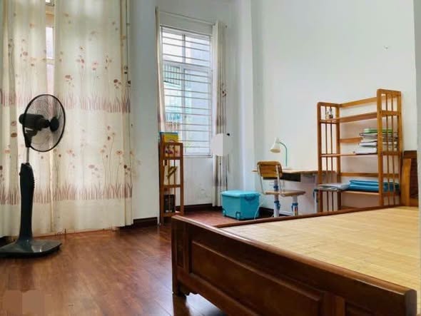 Cho thuê nhà 4 ngủ full đồ ngõ 358 Bùi Xương Trạch, Thanh Xuân