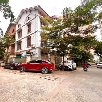 HIẾM BIỆT THỰ HOÀNG QUỐC VIỆT – LÔ GÓC 3 THOÁNG – ĐẲNG CẤP HIẾM CÓ