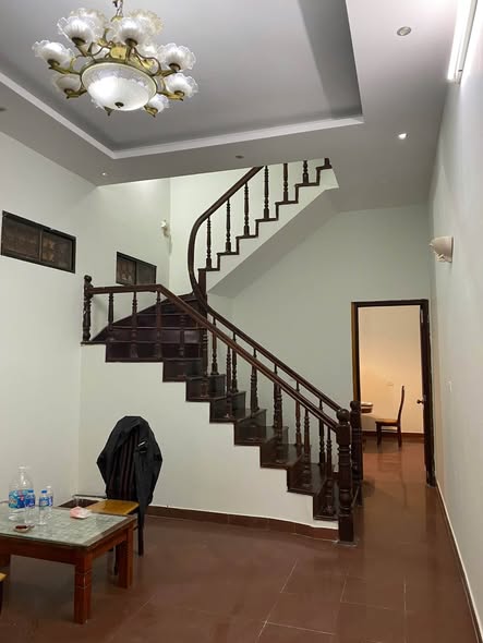 Cho thuê nhà 3 tầng trong làng Ngọc Hà - Hoàng Hoa Thám - Ba Đình - Hà Nội