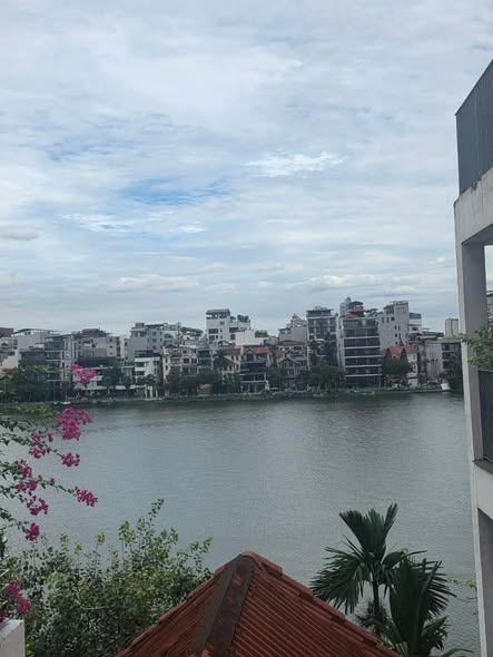Bán nhà 3 tầng mặt phố Quảng An Tây Hồ 125m2 giá 188 tỷ vỉa hè gara ô tô view hồ tây kinh doanh