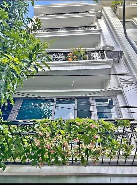 Nhỉnh 9 tỷ nhà đẹp ngay đầu phố Ngọc Khánh, Ba Đình gần sát Giảng Võ