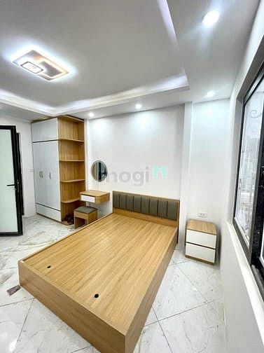 Tôi cần bán nhà ngõ Đê La Thành, giá 12.5 tỷ, 50m2x4T, sân vườn