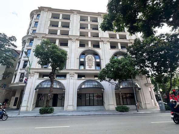 THE GRAND HÀNG BÀI - GIÁ TRỊ THƯƠNG HIỆU TRIỆU ĐÔ - CHỈ DÀNH CHO CHỦ NHÂN DANH GIÁ BIỂU TƯỢNG CỦA...