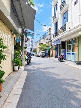BÁN ĐẤT TẶNG NHÀ 3 TẦNG, TC 7 TỶ