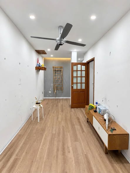 Bán nhà Tập Thể Tầng 1 Phố Lạc Trung - diện tích sổ 54/65m2 - giá 4tỷ48 - thiết kế 2 ngủ 1 wc - v...
