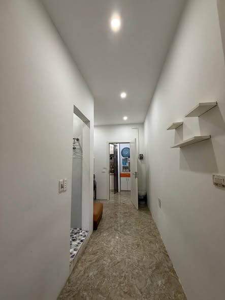 Căn hộ nhỏ 23m2, 1 phòng ngủ, 1 phòng tắm, tầng 2 tại trung tâm quận Hoàn Kiếm. Vị trí đắc địa gầ...