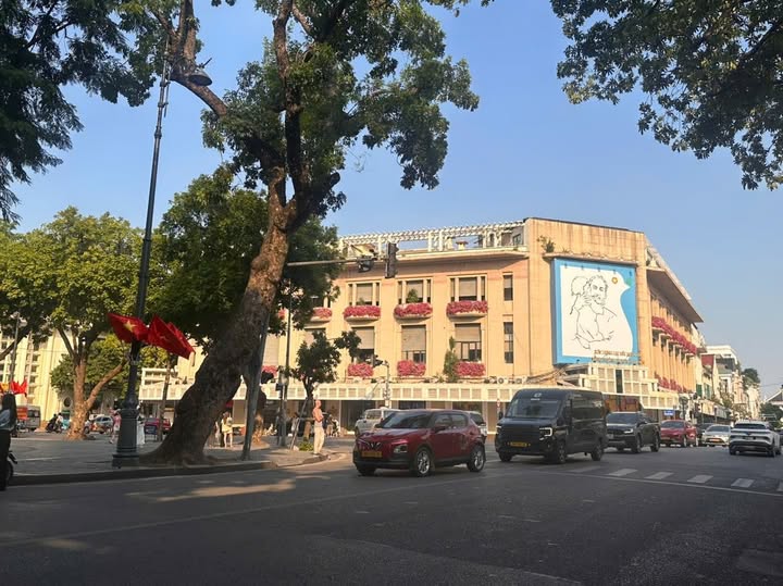 CHO THUÊ MẶT BẰNG FLAGSHIP – ĐINH TIÊN HOÀNG, HOÀN KIẾM