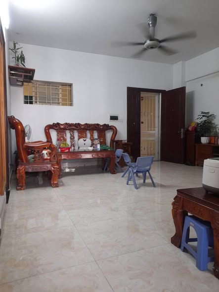 Chính chủ cần bán căn hộ tầng đẹp nơ 21 pháp vân 78m2 : 3 phòng ngủ , 2wc . Nhà đã sửa lại , rộng...
