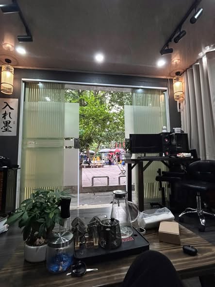 VỪA Ở VỪA KINH DOANH-CHO THUÊ NGUYÊN CĂN 3 TẦNG-TRONG KHU TẬP THỂ C8-KIM LIÊN-PHƯƠNG MAI-ĐỐNG ĐA-...