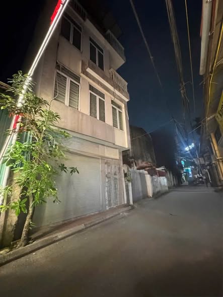 Cho thuê nhà  nguyên căn  tại phố Sài Đồng , Long Biên  , kinh doanh , ô tô tránh , cách mặt phố ...