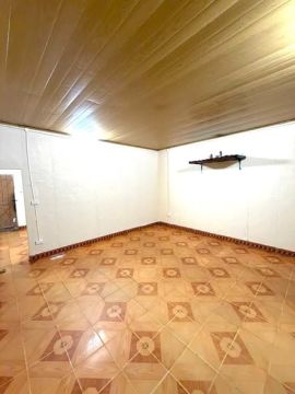 Chính chủ cho thuê dài hạn nhà cấp 4 rộng rãi 85m2,2PN,phòng khách,bếp,vệ sinh. Nhà 2 mặt tiền đư...