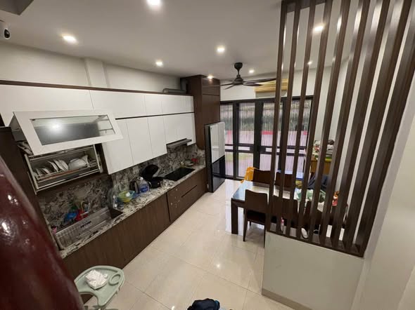 CHO THUÊ Nhà Mặt Phố Nghi Tàm, 1 Mặt Ngõ Yên Phụ 47m2 x 4T, Sân Để Xe, Vỉa Hè, 18tr/th           ...