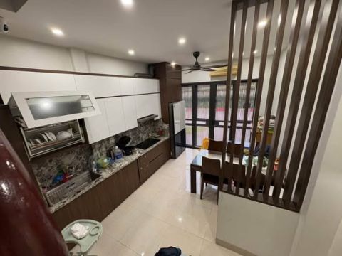 CHO THUÊ Nhà Mặt Phố Nghi Tàm, 1 Mặt Ngõ Yên Phụ 47m2 x 4T, Sân Để Xe, Vỉa Hè, 18tr/th           ...