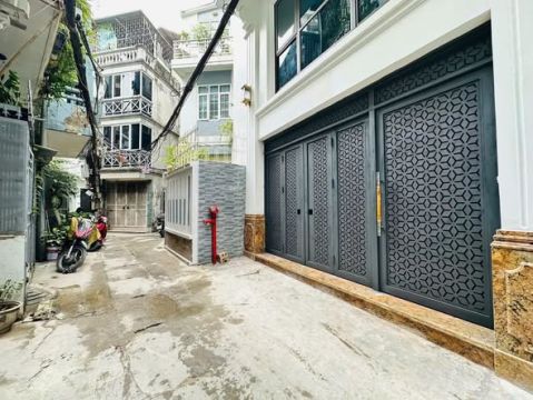 Bạch Mã Hoàng Tử Ba Đình, ngõ 3.5m, đẹp trai, cao ráo. Xin mời các sếp thẩm !