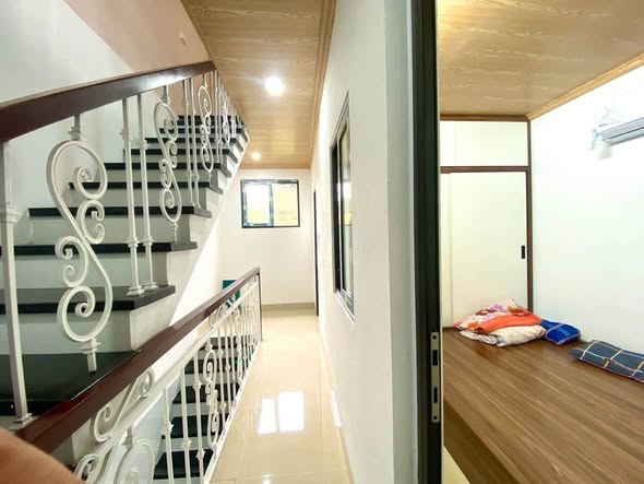 Cho thuê nhà nguyên căn ngõ 445 Lạc Long quân - Tây Hồ