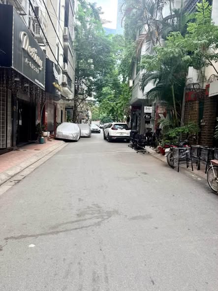LINH LANG – BA ĐÌNH | 40M² – MT 4M | GIÁ 22,5 TỶNhà cũ 5 tầng, diện tích 40m², mặt tiền 4m, cách ...