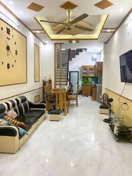 cho thuê nguyên căn nhà mặt ngõ Trần Khát Chân, Hai Bà Trưng.