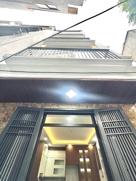 Bắc Từ Liêm 30m2 full nội thất oto đỗ sát nhà đường thông ngõ thoáng nhà 5 tầng 4 ngủ Sổ đỏ chính...