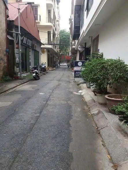 Cho thuê nhà ở ngõ 9 Trần Quốc Hoàn, Cầu Giấy. 20tr