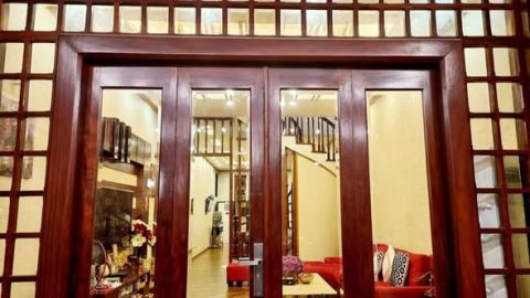 Nhà đẹp dân xây về ở ngay phố Thái Hà, Ô tô đỗ cửa.