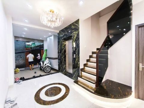 Sáng nay dắt anh chị khách VIP đi xem căn 40m² 7 tầng THANG MÁY mới tinh, cách Hồ Ba Mẫu đúng 80m...