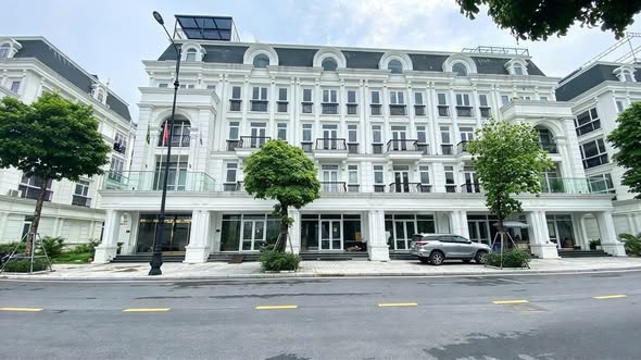 Cho thuê nhà liền kề 5 tầng mới xây