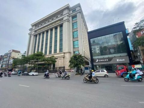 Mạt phố  XÃ ĐÀN - ĐỐNG ĐA . Đoạn đẹp nhất phố ( Bán đất tặn nhà + sổ đẹp ) .