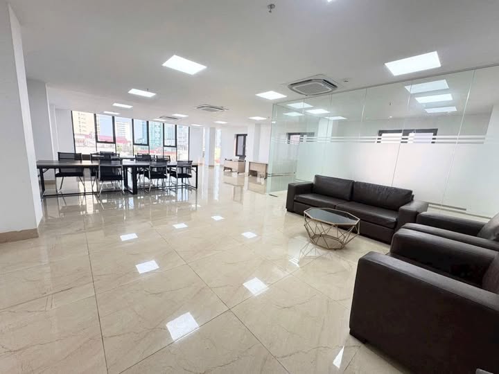 CHO THUÊ VĂN PHÒNG 130M² GIÁ 25,5 TRIỆU PHỐ HOÀNG QUỐC VIỆT - CẦU GIẤY