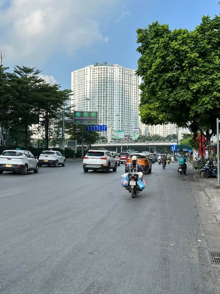 Nhà mặt ngõ thông Trường Chinh - Ngã Tư Sở, 50m2, gần phố, ô tô vào nhà - hơn 19 tỷ