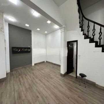 Cần cho thuê nhà 5 tầng tại Trung Kính, Cầu Giấy, ngõ rộng ô tô đỗ cửa.
