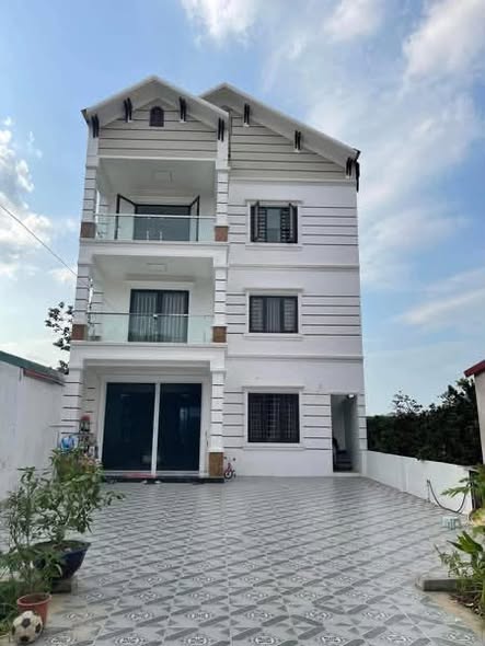 Cho thuê nha phù hợp hô gd , căn hộ sạch, đẹp, thoáng mát, yên tĩnh, tầng 3. Rộng 60m, 1ngủ+ 1 vệ...