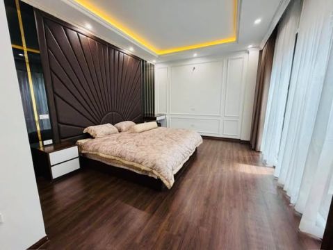 Cho thuê nguyên căn KIM MÃ, 6 Tầng thang máy - 22 Triệu (tl)- 45m2