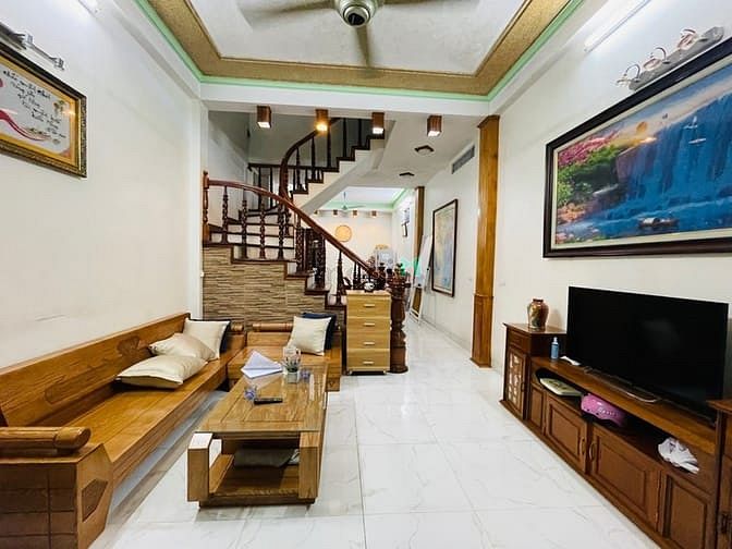 Cô Liên gửi bán nhà Lê trọng tấn, Định Công Thượng. 40m2, 3 nhà ra phố