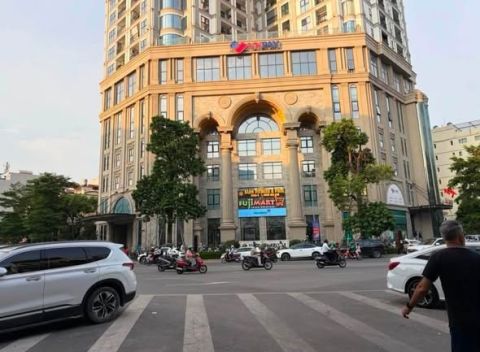 42M2 -HUỲNH THÚC KHÁNG -13 TỶ -6 TẦNG -MT:4M -30M OTO TRÁNH -NGÕ THÔNG -THANG MÁY CHỜ