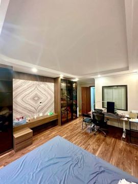Gần Cảm Hội Lò Đúc - 51m2 - thang máy, trước nhà sân đá bóng - 12 tỷ 52