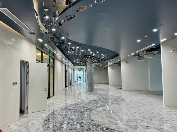 CHÍNH CHỦ CHO THUÊ VĂN PHÒNG HẠNG A 143M² – ROX TOWER 136 HỒ TÙNG MẬU RẺ NHẤT THỊ TRƯỜNG chỉ 25 t...