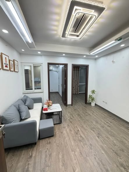 Gia đình cần bán gấp căn hộ 2 ngủ giá chỉ 1,5 tỷ hơn . Đường Láng - gần Chùa Láng
