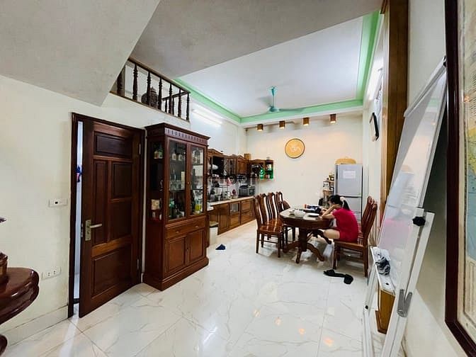 Cô Thúy gửi bán nhà phân lô khu văn công Mai Dịch, DT 40m2 hơn 7 tỷ