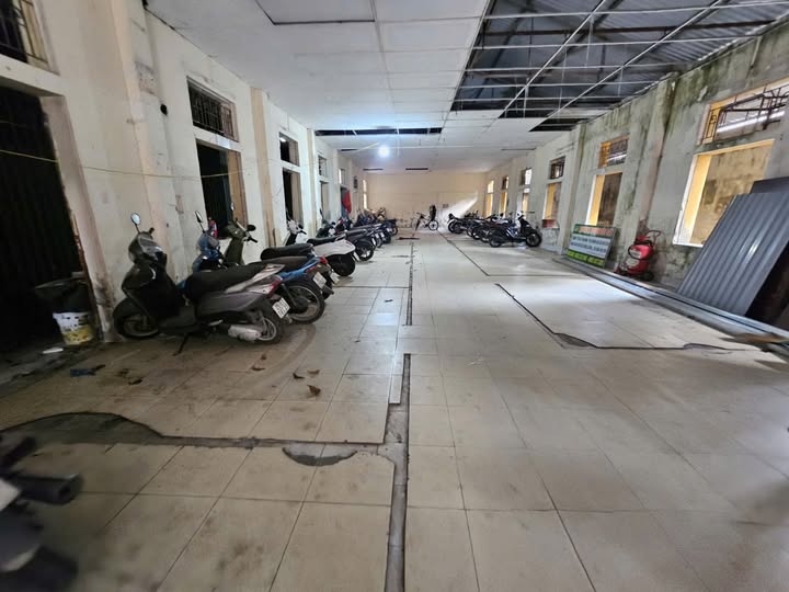 SIÊU HÓT – SIÊU HIẾM –THUÊ MẶT BẰNG 300M2 ĐỘC LẬP NHÀ 1 TẦNG Ở ĐƯỜNG CẦU GIẤY – LÀM CAFÉ – NHÀ HÀ...