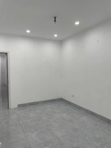 Cho thuê nhà nguyên căn mặt phố Hoàng Văn Thái , Thanh Xuân CÓ THANG MÁY