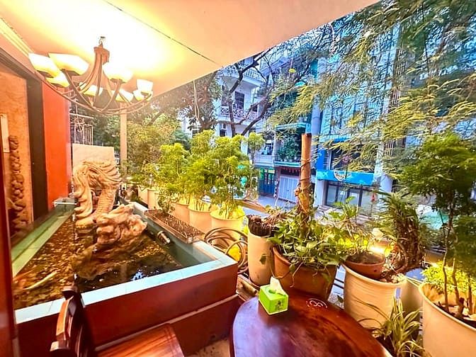 Bán nhà lô góc mặt phố Vương Thừa Vũ, khu trung tâm, vỉa hè rộng, 50m