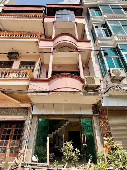 Mặt phố 4 tầng Trung tâm Ba Đình Đội Cấn Giang Văn Minh 40m2 giá 32,9 tỷ vỉa hè gara ô tô tránh