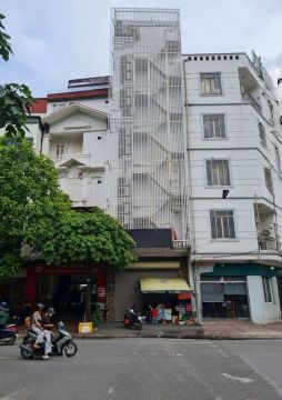 CHO THUÊ TÒA NHÀ 9 TẦNG MẶT PHỐ TRUNG KÍNH – CÓ HẦM, THANG MÁY