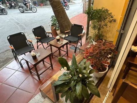 Sang nhượng quán cafe mặt ngõ phố Thái Hà - Đống Đa , khu vực kinh doanh sầm uất