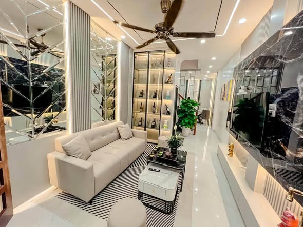 NHÀ BẠCH MAI -  HAI BÀ TRƯNG - ĐẸP Ở NGAY - TẶNG FULL NỘI THẤT  - GIÁ HỢP LÝ