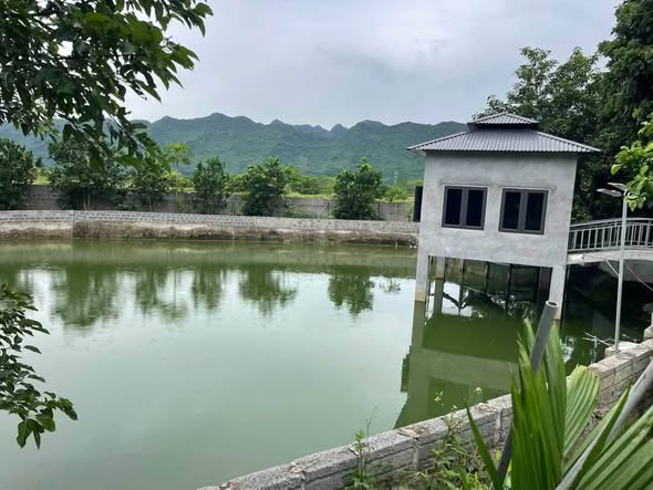 Khuôn viên nghỉ dưỡng cực đẹp chỉ cần dọn về ở tại ngọc lương yên thủy hoà bình
