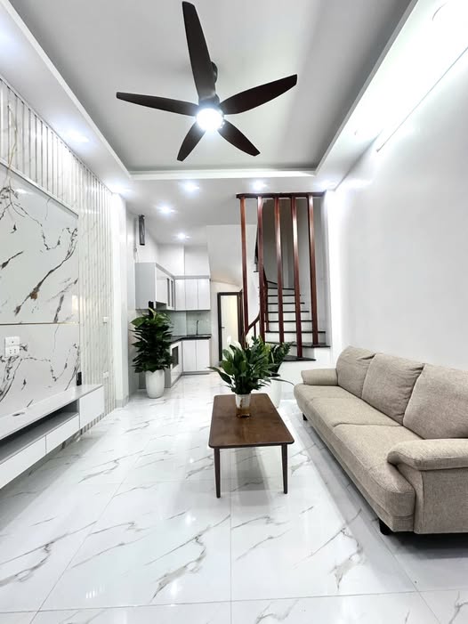 **6 tỷ hơn nhà Xuân Đỉnh, 35m2, 5 tầng, 2 thoáng, ngõ nông, oto 10 m**
