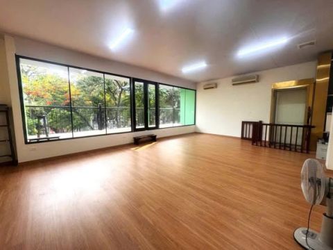 nhanh ! Cho thuê Tầng 2 Biệt Thự Cổ mặt phố Thợ Nhuộm, Cửa Nam, Hoàn Kiếm. tp hà nội